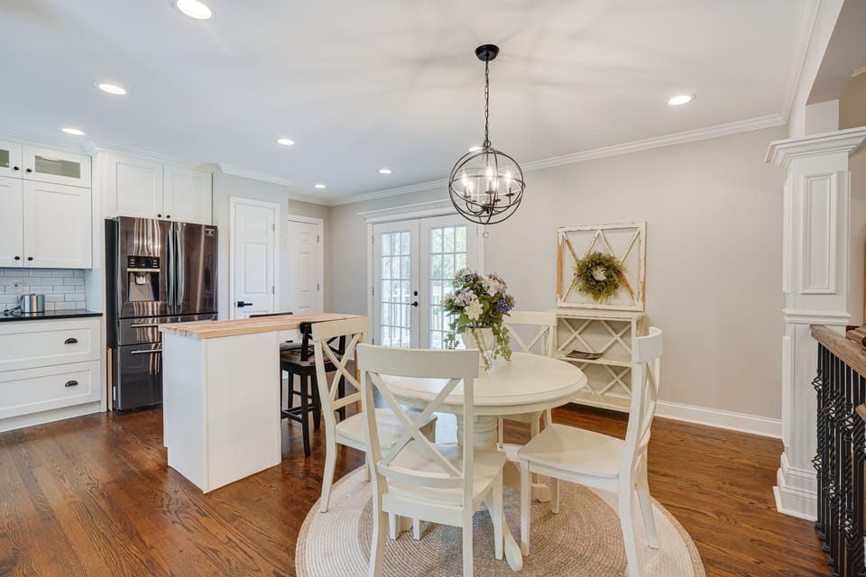 Dining Area | Main Floor | Dishware & Flatware Provided