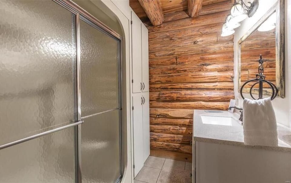 Mater bedroom private bathroom with walk in shower