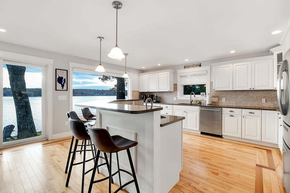 Full kitchen