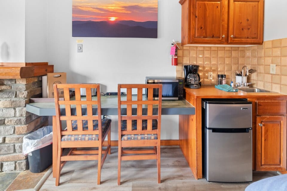 Dining area and/or laptop friendly space