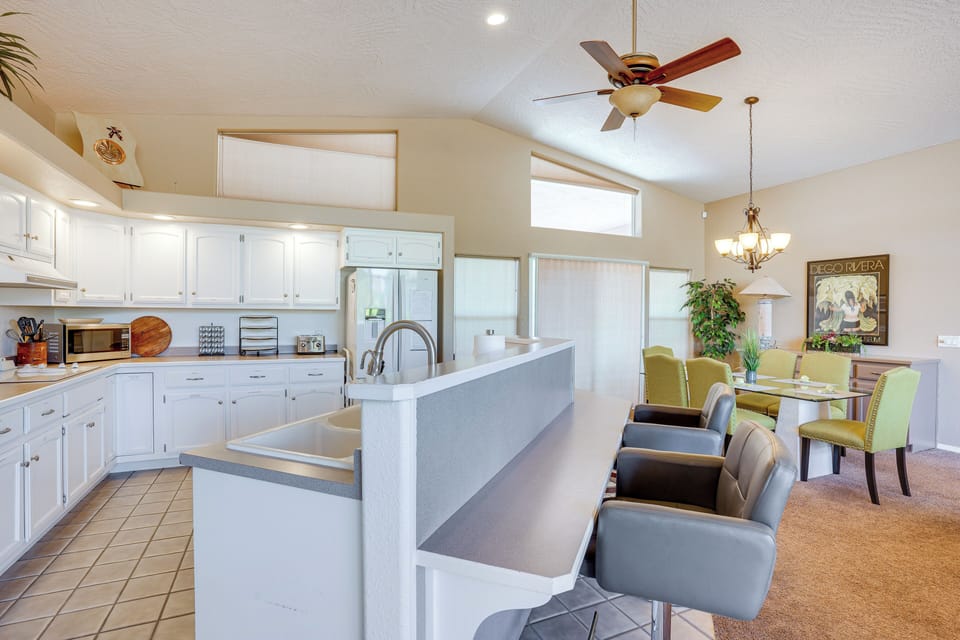 Kitchen | Crockpot | Rice Cooker | Keurig & Drip Coffee Maker