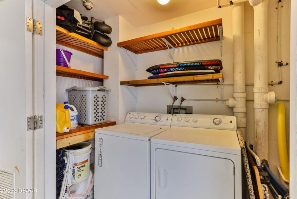 Free washer and dryer for unit 303 in haul. Is not shared