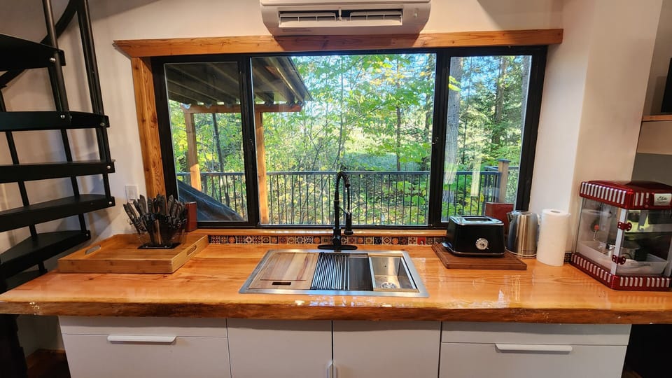 Amazing views - horse farm next door.