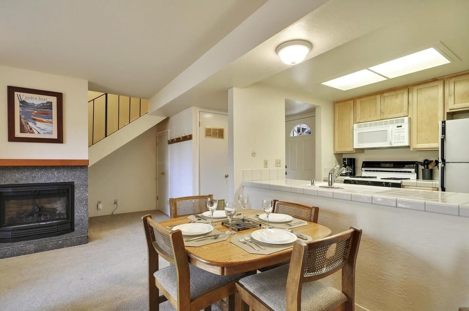 Dining/ Kitchen - entry