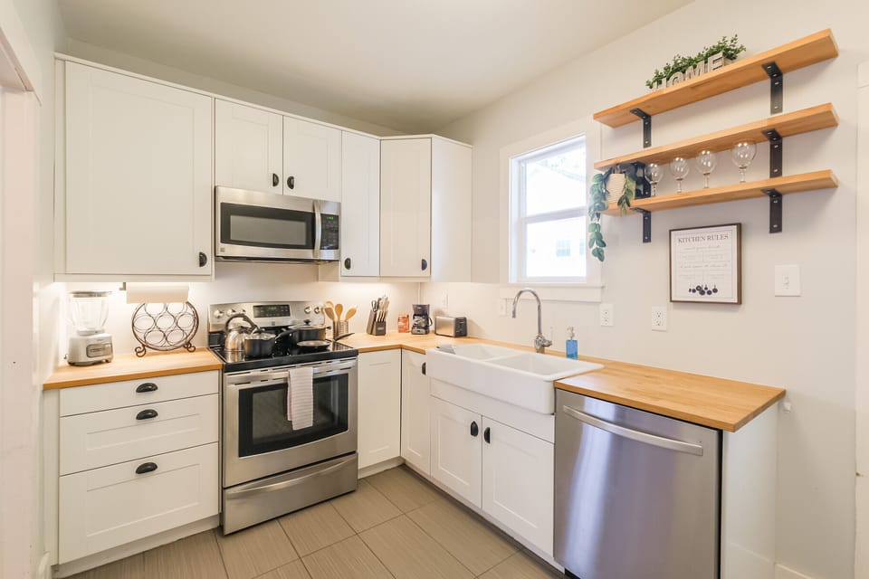 Kitchen with extra amenities:
Coffee maker, blender, microwave, toaster, flatware, dishes, drink glasses, mugs, pots, pans, cutting board, cooking utensils, dish soap, paper towels, cleaning products, oil, sugar, spices, tea, coffee, first aid...