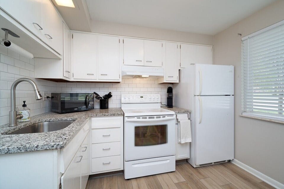 Residential full sized fridge, freezer and range give your the flexibility to eat in or just store your leftovers and re-heat from your findings at The Greene!