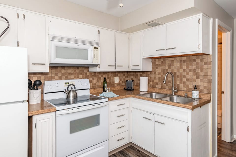 Great space for preparing meals!