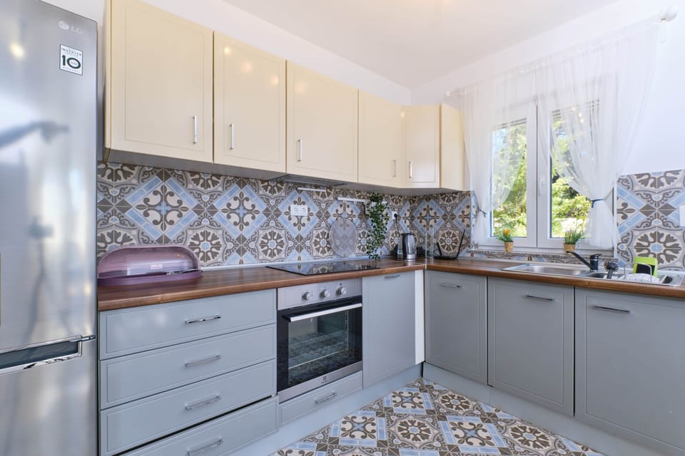 MEACres Sea kitchen