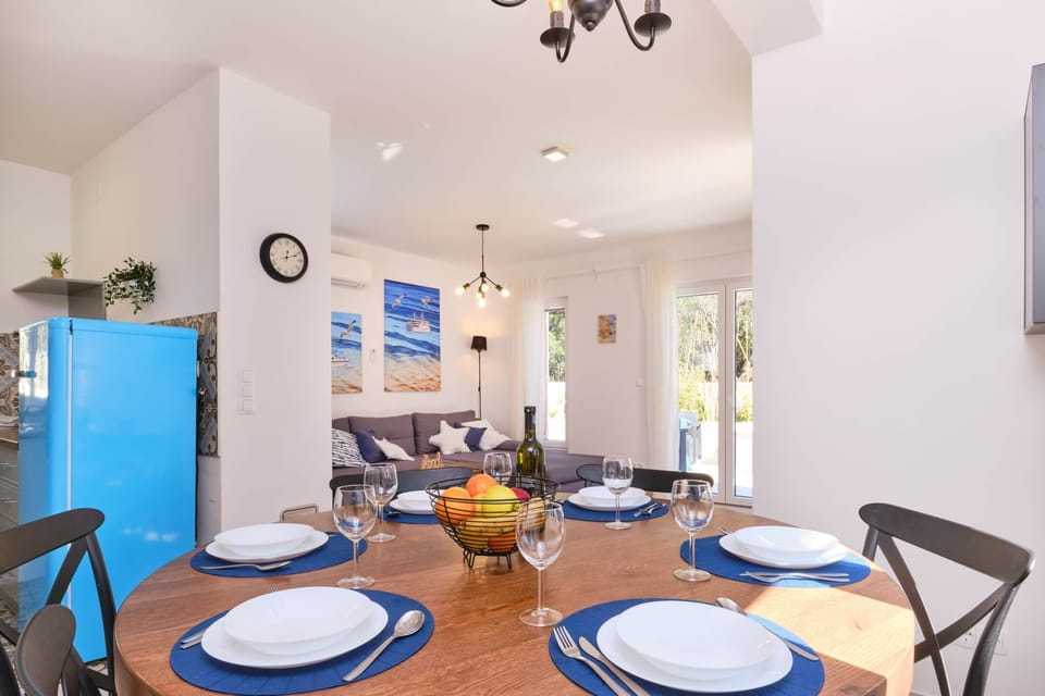 MEACres Sun dining area