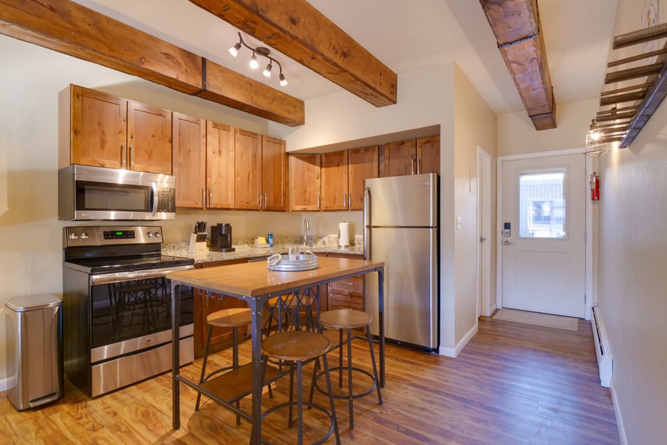 Entryway to Kitchen