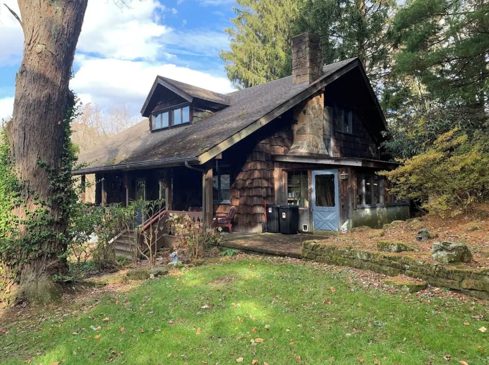 It's 7.5 miles to 7 Springs, 10 minutes to Fallingwater & 15 minutes to Ohiopyle