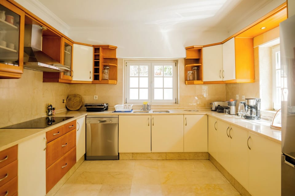 The Kitchen - Completely equipped with everything you'll need