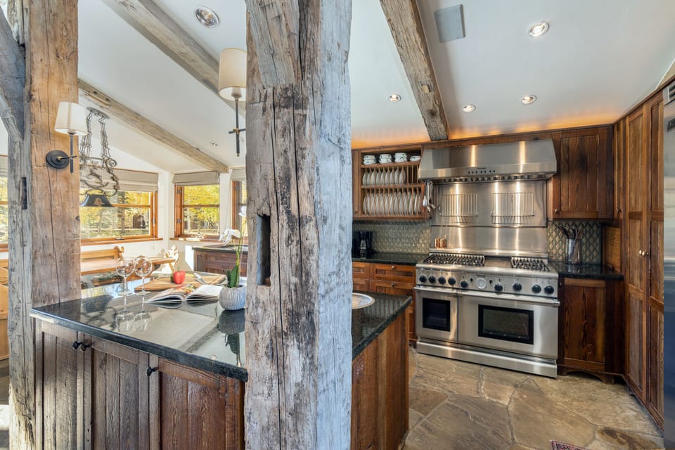 3.2-mountain-house-mountain-village-kitchen3