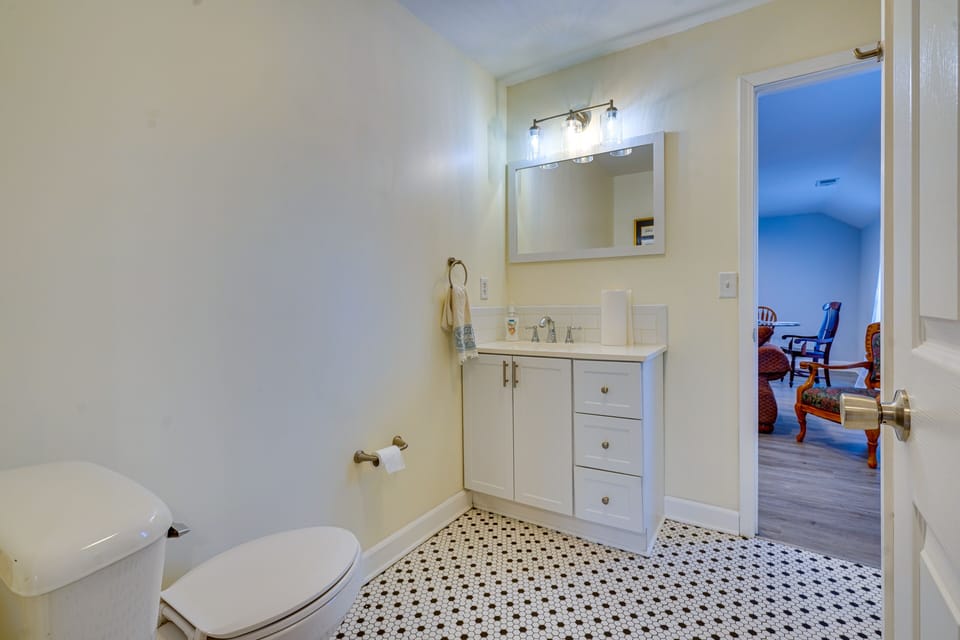Full Bathroom | Shower | 1st Floor