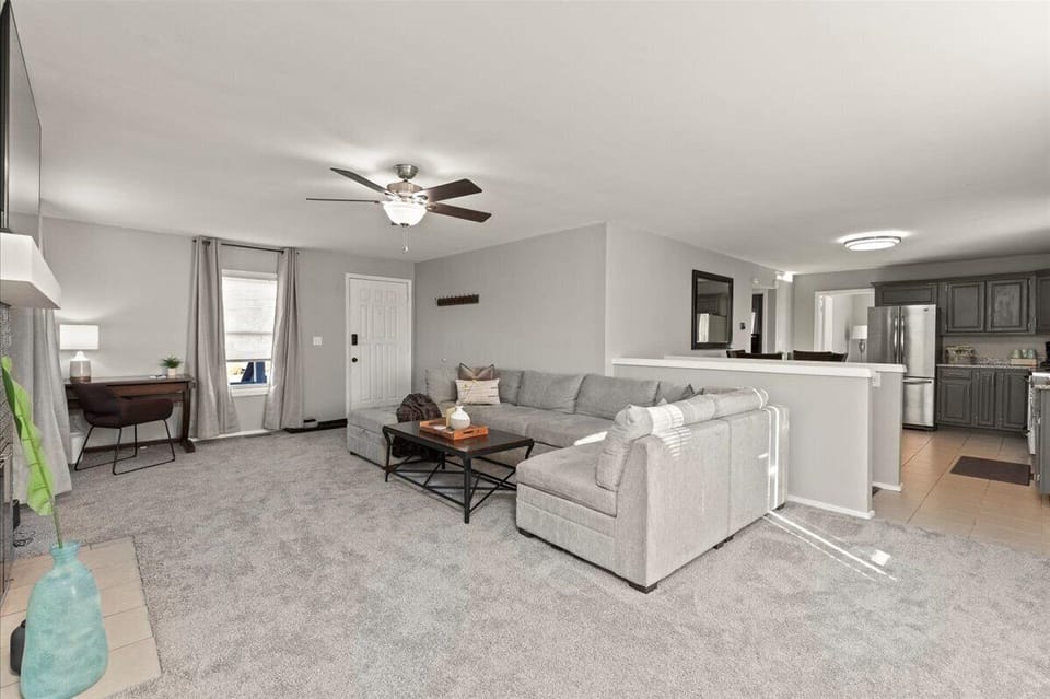 Living room open space to kitchen