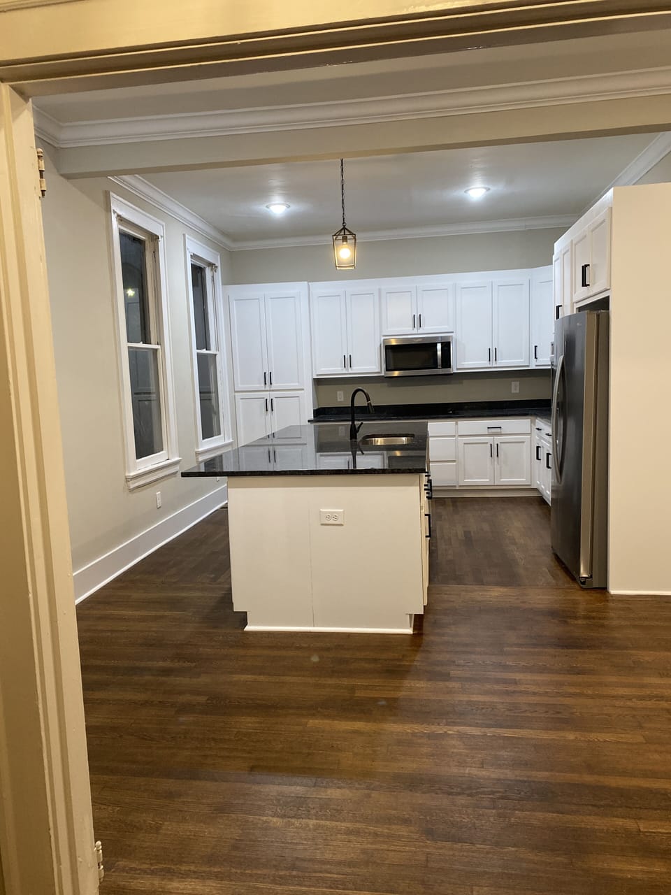 Wonderful Kitchen Ideal for Family and Friends 