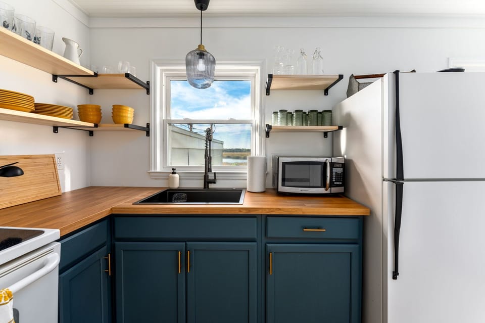 Fully stocked kitchen with all of the essentials you need