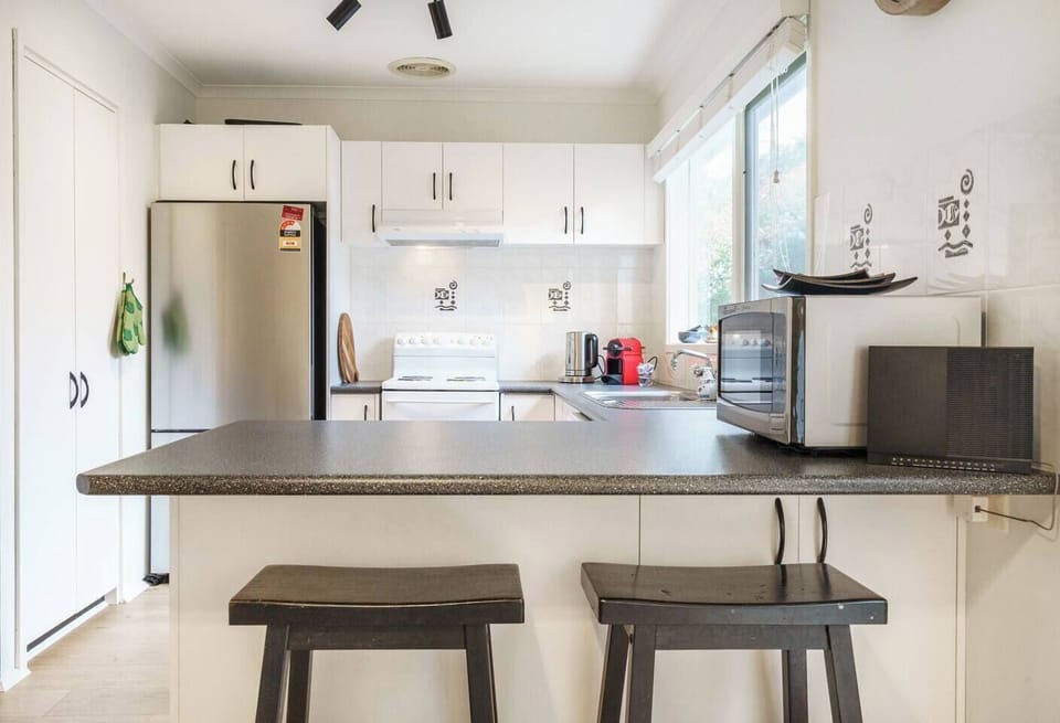 You’ll find all you need in the well-equipped kitchen to cook up some fresh local produce at home. 
