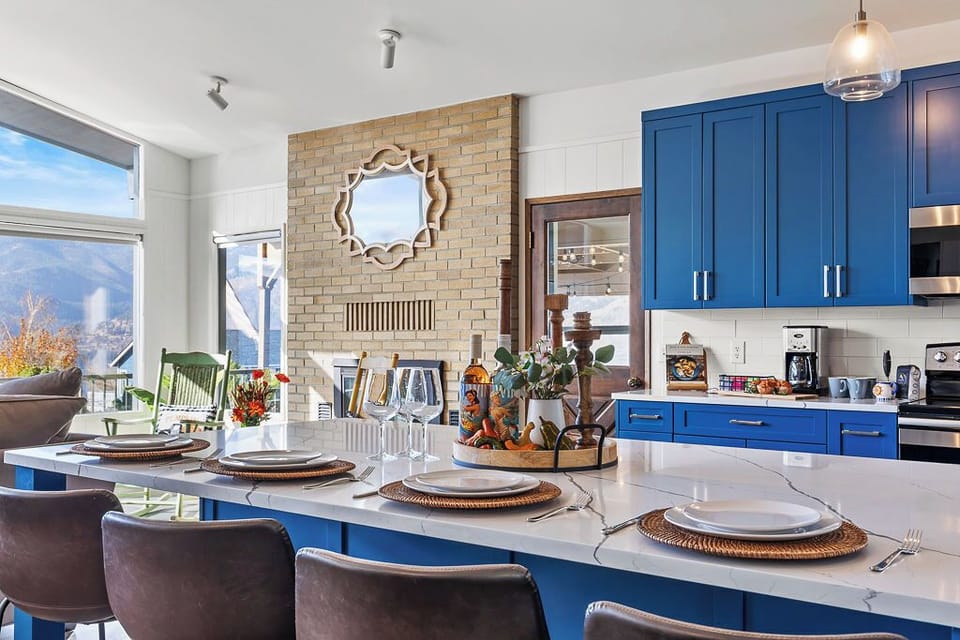 Kitchen island seats 4, and provides guests with great views and plenty of space to cook, bake & entertain!