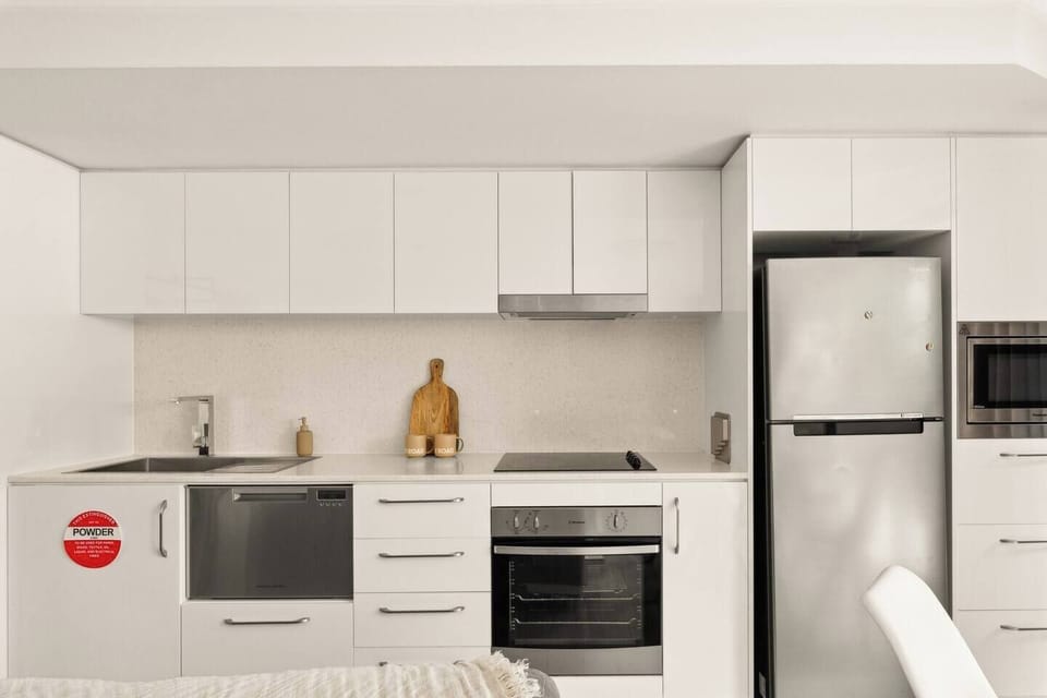 This modern kitchen comes complete with appliances, including a pour-over coffee setup – perfect for those mornings. Plus, you'll appreciate the ample storage for all your culinary needs.