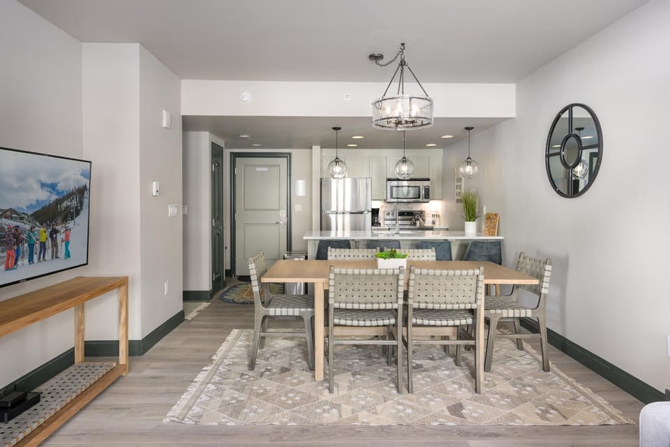 Open floor plan, perfect for your group dynamics