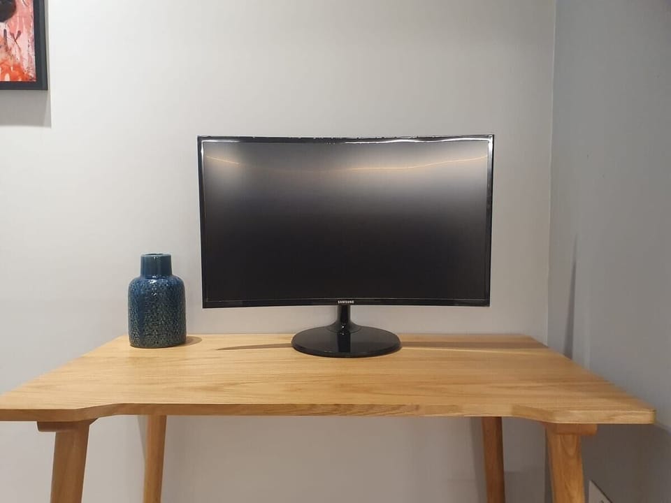 27 inches curved monitor with HDMI cable