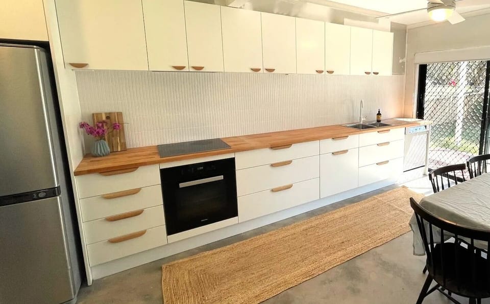 Well stocked kitchen with high quality appliances & all the essentials provided.