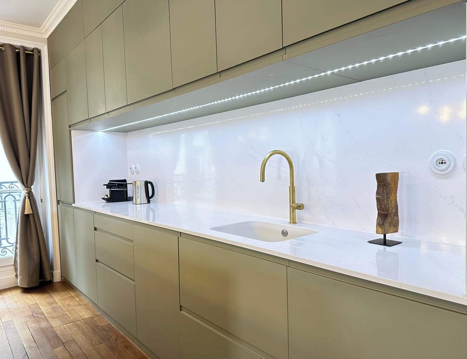 A perfectly equipped kitchen for preparing tasty dishes