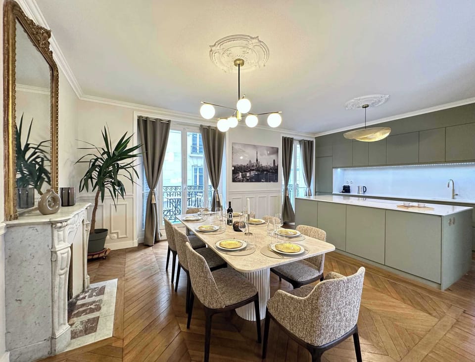 Full equipped kitchen with dining table for 8 people