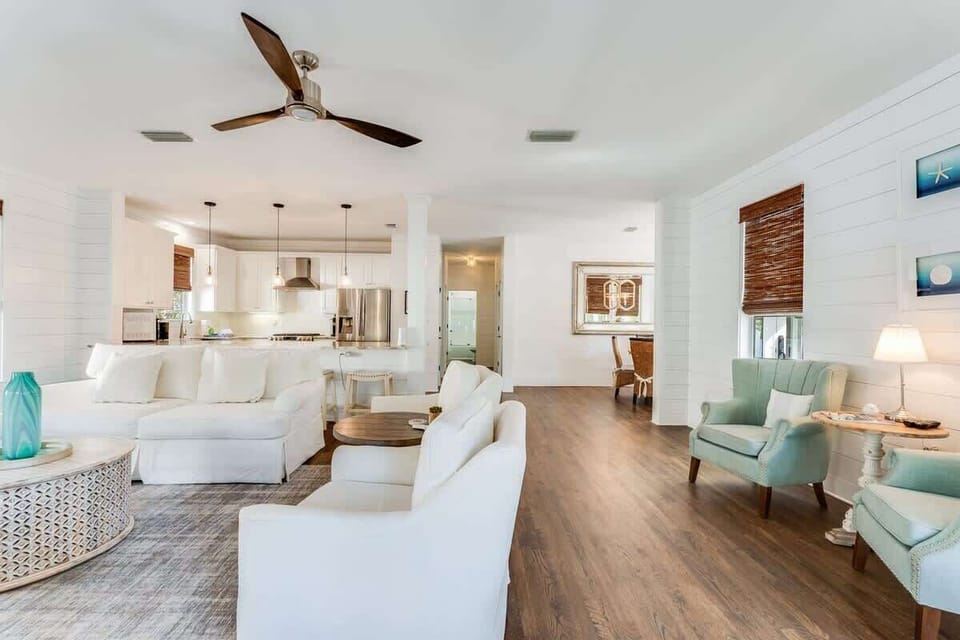 - Cozy up in the inviting lounge space with multiple seating areas for family fun - Savor casual conversation or a great book in the bright reading nook by the window - Open concept layout is perfect for relaxing or entertaining guests