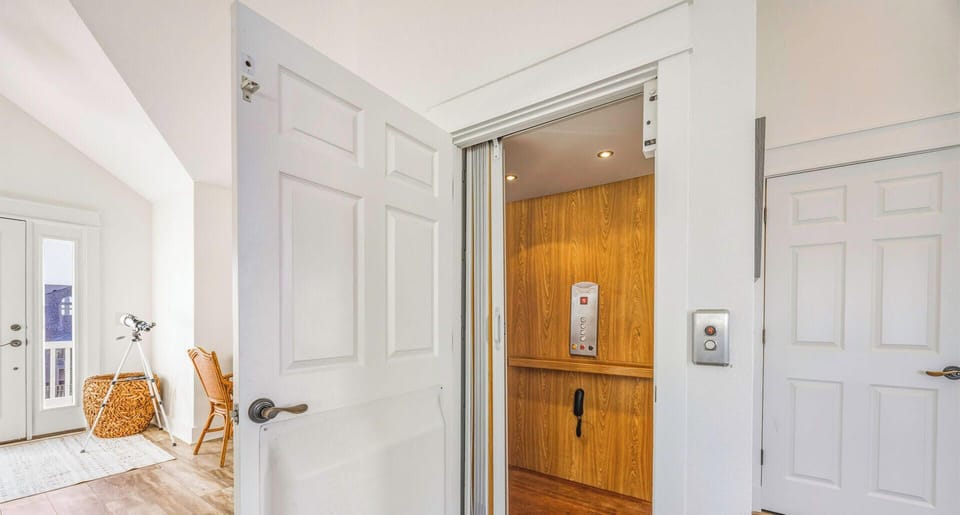 Surf or Sound Realty - 1156 - Lemonade - Elevator - Label