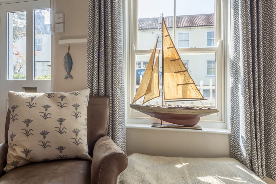 Ground floor: Sitting room and front door