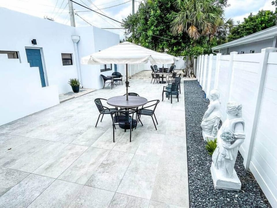 Shared Patio for all guests of the building