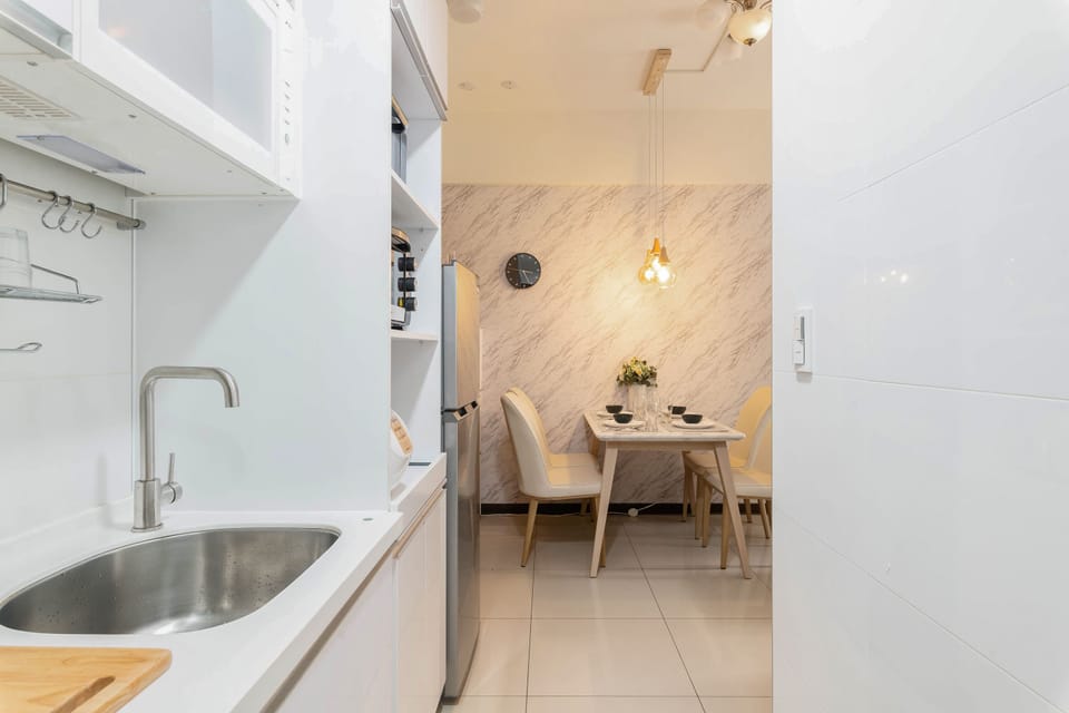 Fully Equipped Kitchen w/ Cooking & Dining Essentials