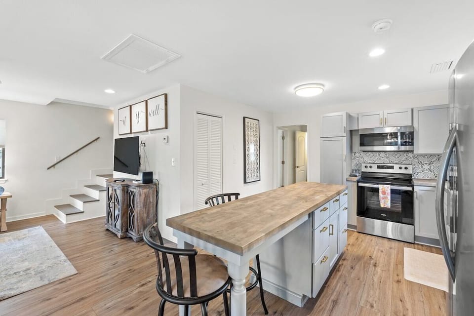 Your Relaxing Beach Getaway, Hot Tub, Fire Pit, Golf
