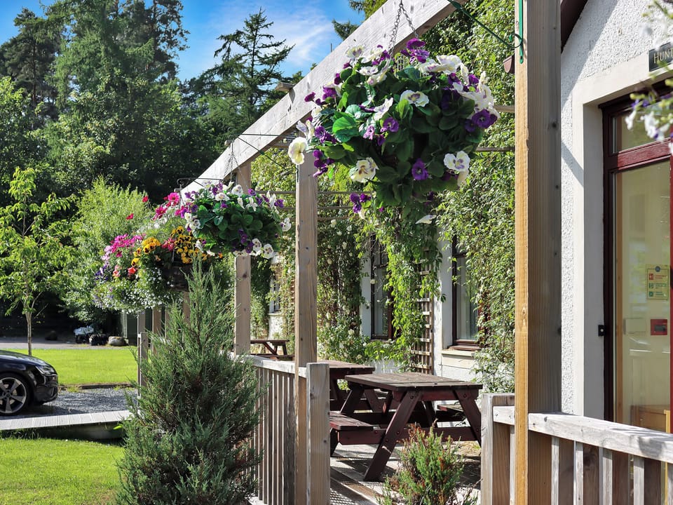 Sitting-out-area | Family Lodge No.5 - Atholl Palace Holidays, Pitlochry