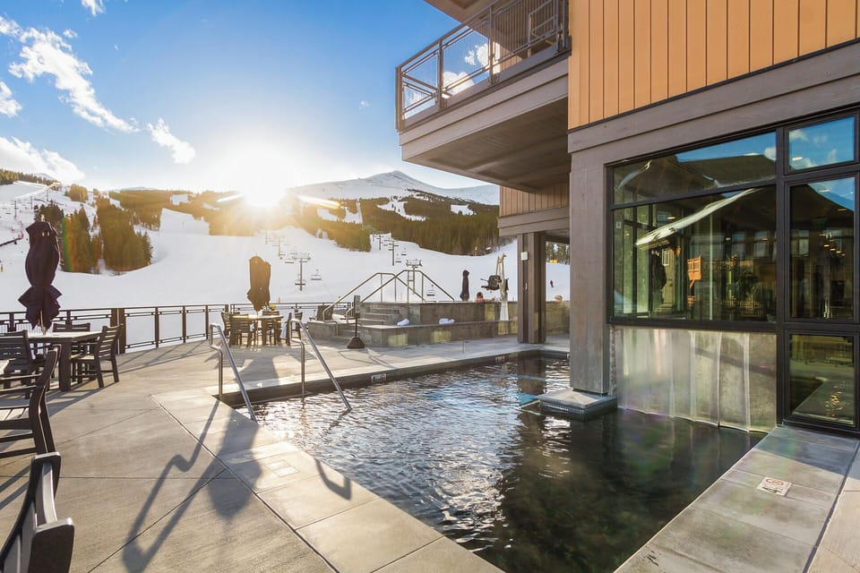 Outdoor heated pool & hot tubs