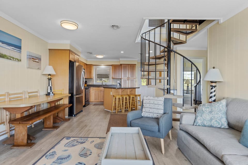 East Living - Kitchen 2