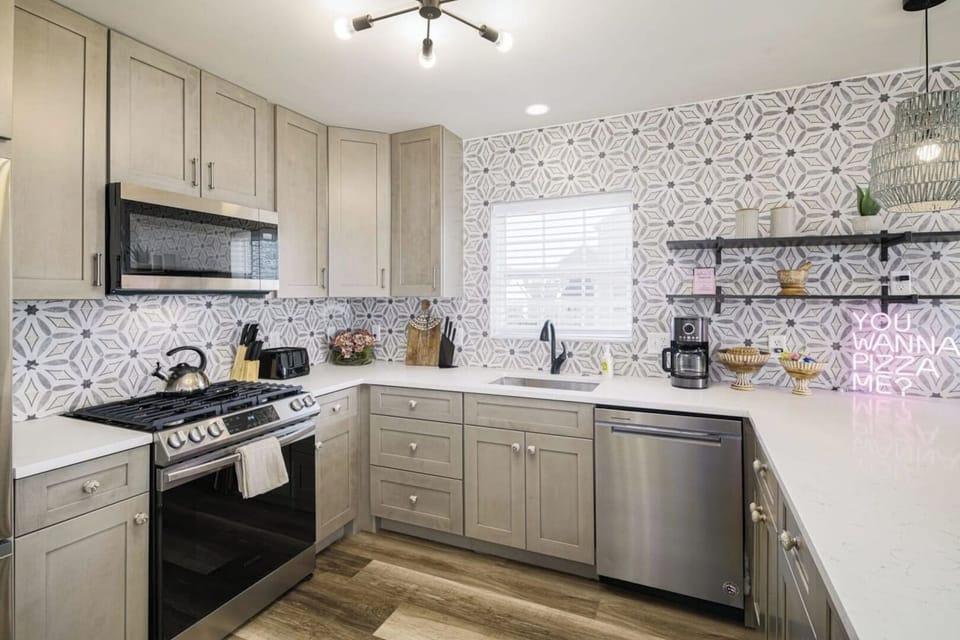 One of the best thing about staying in house vs a hotel is having a kitchen and this one wont disappoint!