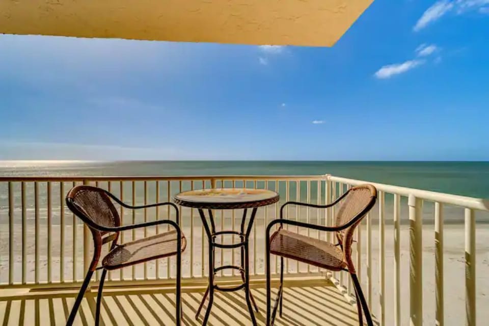 Breathtaking Views from penthouse floor!