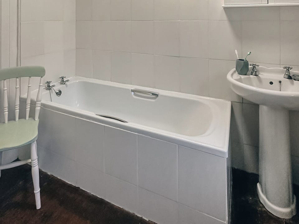 Bathroom | South Lochs, Marbhig, Isle of Lewis