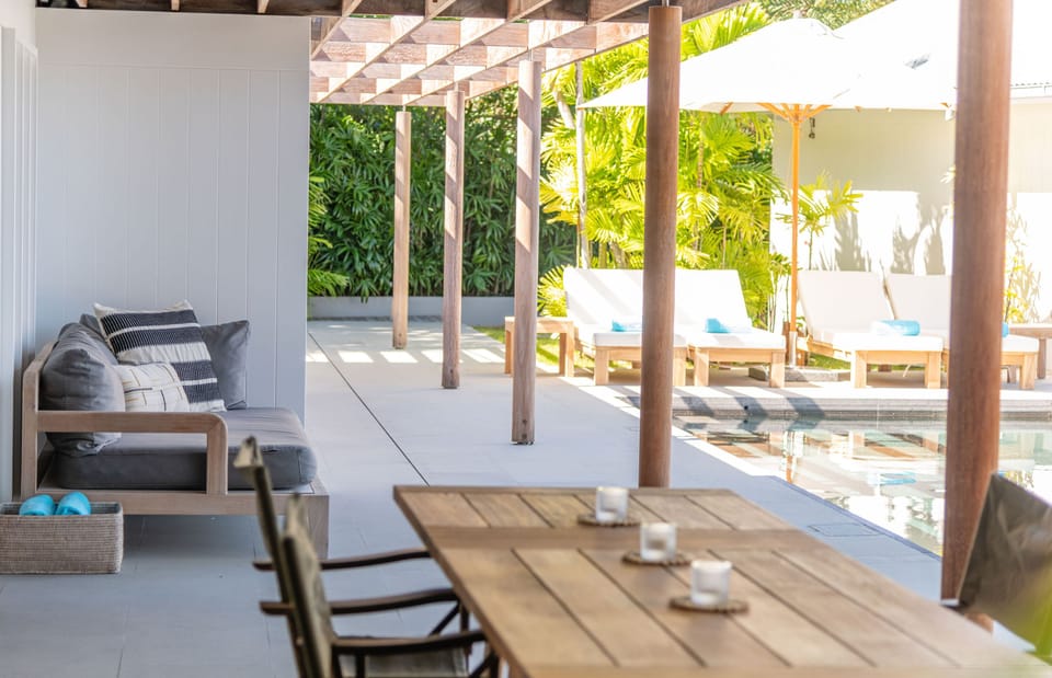Air conditioning, ceiling fan, HD-TV, DVD player, Apple TV. Opens onto the terrace. Ocean view. 