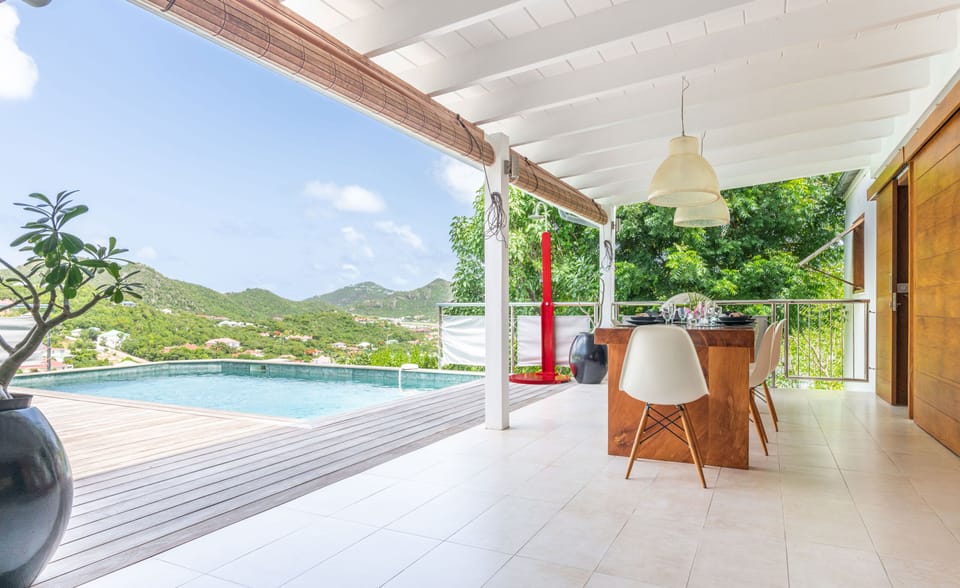 Fully equipped kitchen, with electric oven, microwave, fridge and freezer, dishwasher, toaster, coffee machine, blender, electric kettle. Outside dining area on the covered terrace. Gas barbecue.