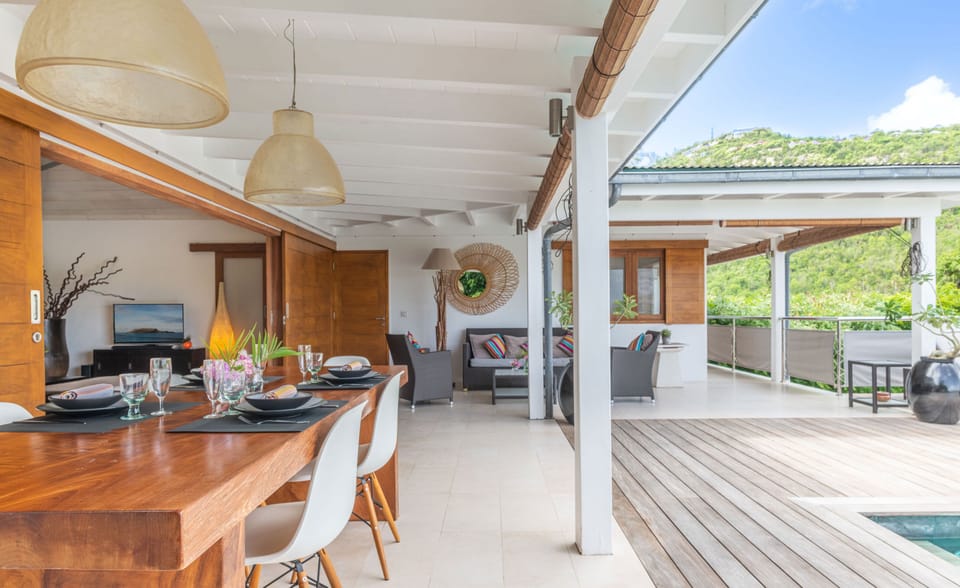 Fully equipped kitchen, with electric oven, microwave, fridge and freezer, dishwasher, toaster, coffee machine, blender, electric kettle. Outside dining area on the covered terrace. Gas barbecue.