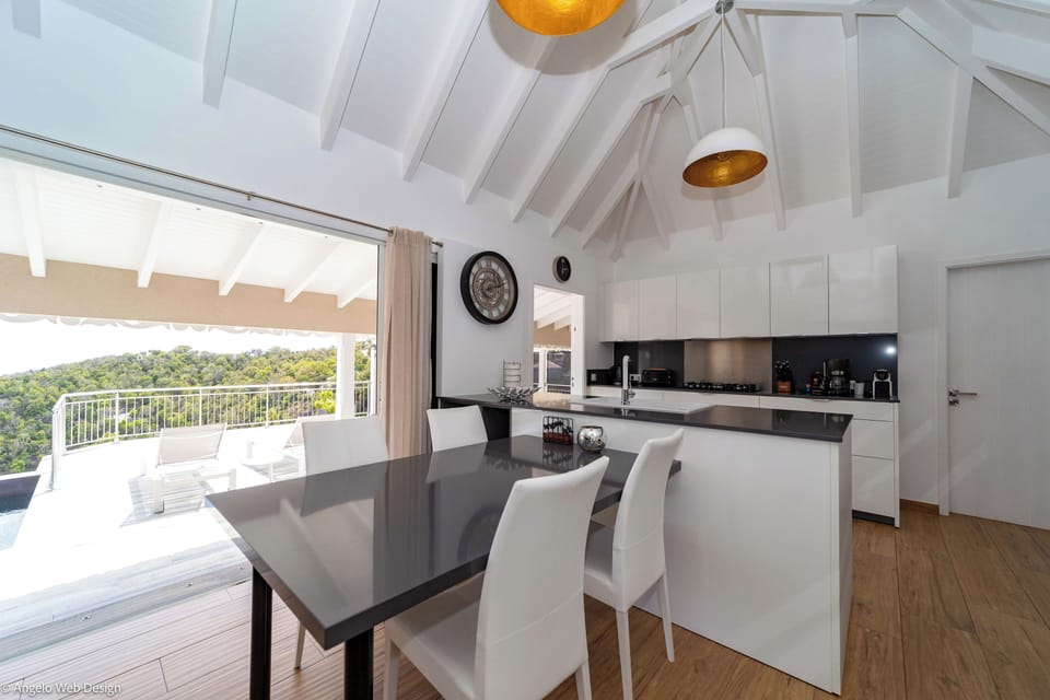 Fully equipped kitchen. Electric oven, gas stove, microwave, refrigerator, mixer, centrifuge, freezer, dishwasher, Nespresso machine, blender, kettle, toaster, breakfast bar. Indoor dining table. Outdoor dining table under an ajoupa. 