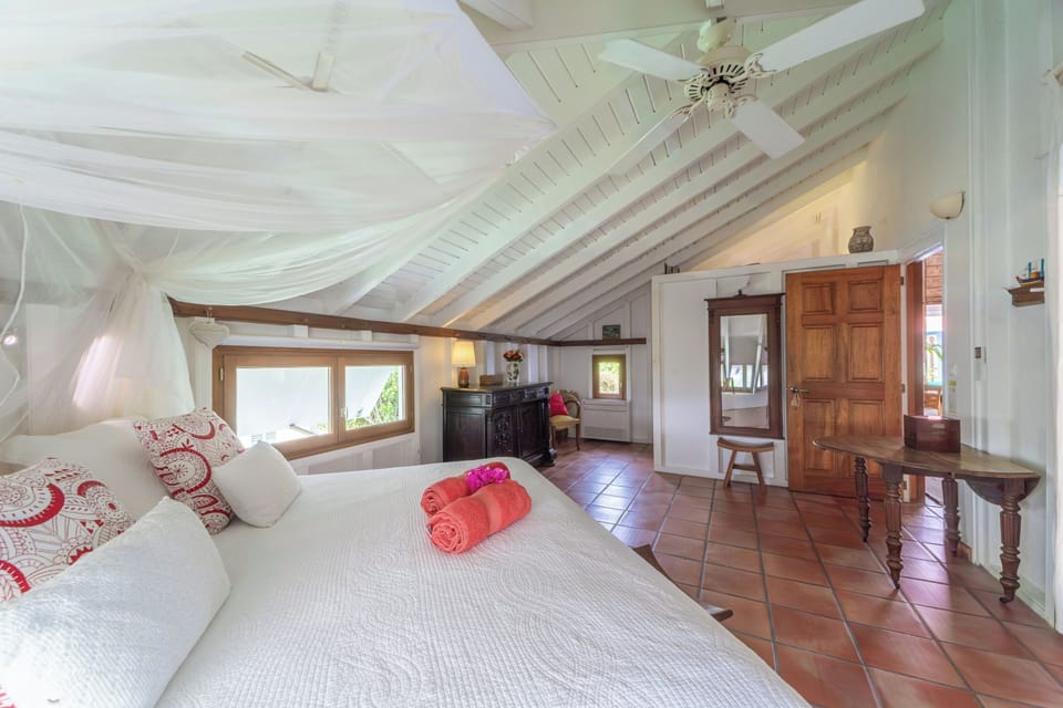 King size bed, air conditioning, safe, dressing room, bathroom with rain shower and regular shower head, two sinks, hair dryer, towels and beach towels. 