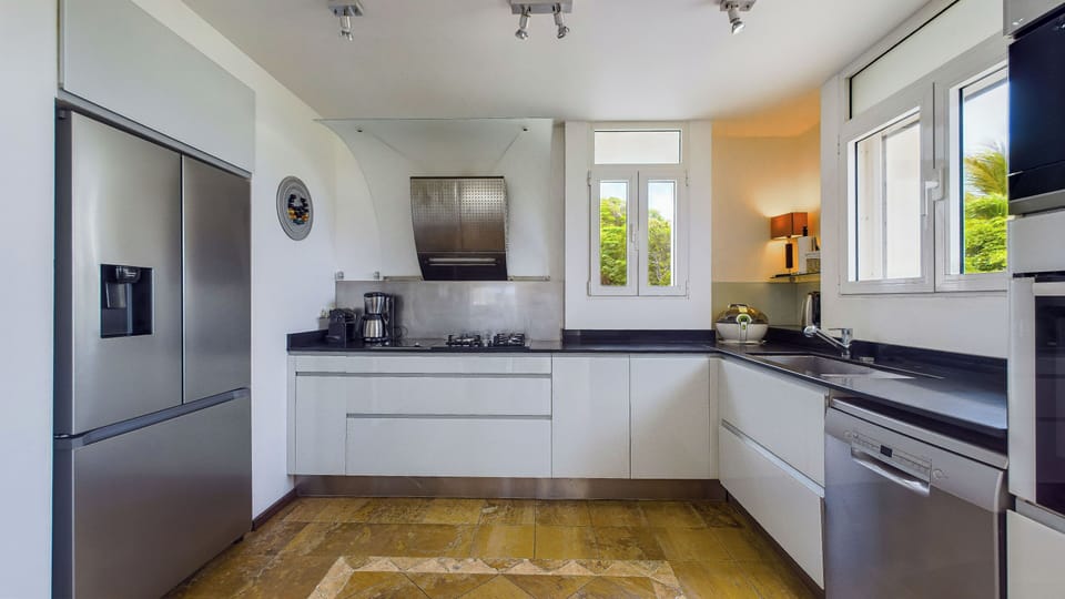 Fully equipped kitchen, fridge and freezer with ice machine, cooking range with gas burners, hood, microwave, dishwasher, filter coffee maker and espresso coffee machine, wine cooler, toaster. Outdoor dining table on the covered terrace. 
