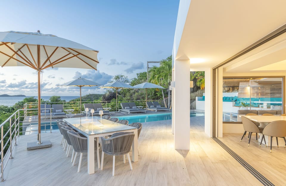 Outdoor dining table for 10 people on the terrace facing the view. 