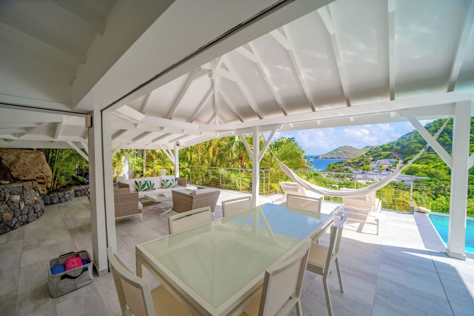 Fully equipped outside kitchenette with electric oven and stove, fridge and freezer, dish washer, microwave, toaster, regular filter coffee machine and Nespresso machine, electric kettle. Large dining table on the covered terrace for 6 guests.