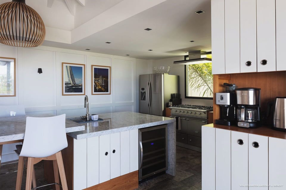 Fully equipped kitchen, central island unit, large white marble table, fridge and freezer with ice machine, cooking range with gas burners, hood, microwave, dishwasher, filter coffee maker and espresso coffee machine, wine cooler, toaster.  Indoor dining 